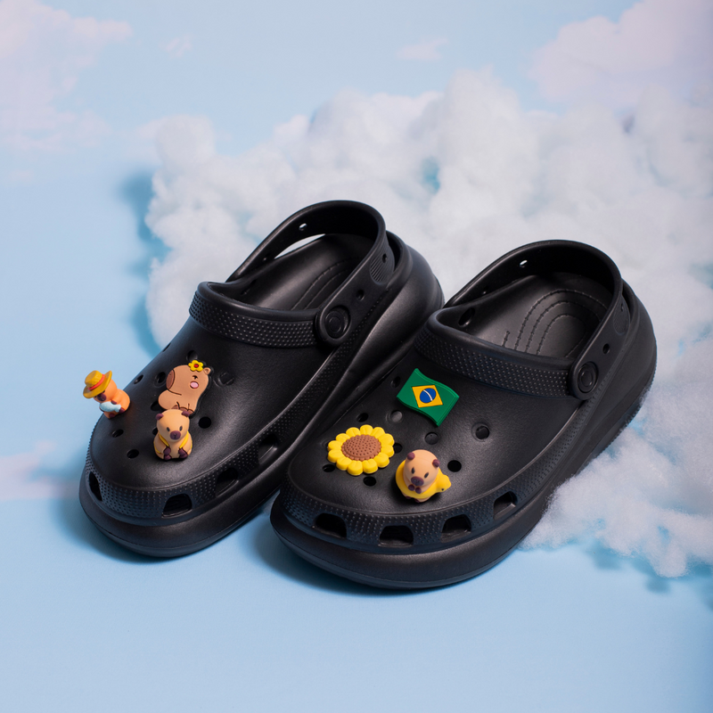 Clog Plataforma Capivara (Acompanha 6 Pins Especiais)