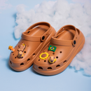 Clog Plataforma Capivara (Acompanha 6 Pins Especiais)