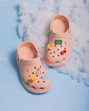 Clog Plataforma (Acompanha 6 Pins Especiais)